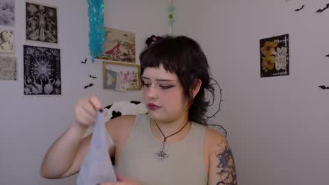 Snapshot of neurotic_witch chatting on 28, 5, 2026 Mar online show from 28, 5, 2026