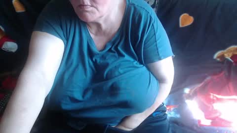 Snapshot of new_milf chatting on 28, 6, 2026 Lilly online show from 28, 6, 2026
