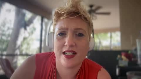 Snapshot of newkitttyplayground chatting on 5, 1, 2025 Echo online show from 5, 1, 2025