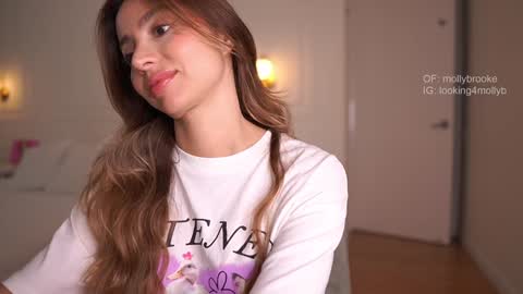 Snapshot of newmollybrooke chatting on 22, 9, 2025  all my links Here online show from 22, 9, 2025