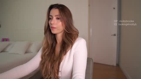 Snapshot of newmollybrooke chatting on 25, 9, 2025  all my links Here online show from 25, 9, 2025