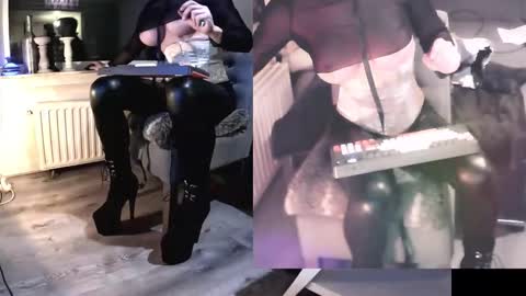 Snapshot of newwetcouple chatting on 23, 2, 2026 NylonHeelFreaks online show from 23, 2, 2026