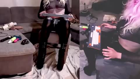 Snapshot of newwetcouple chatting on 24, 2, 2026 NylonHeelFreaks online show from 24, 2, 2026