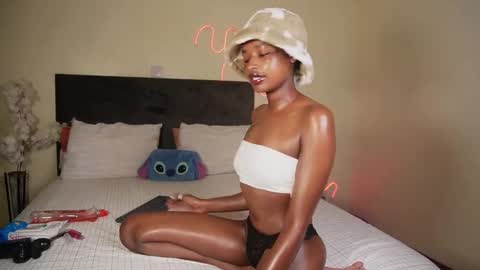 Snapshot of nia_bell chatting on 23, 12, 2024 kikiNiaAria online show from 23, 12, 2024