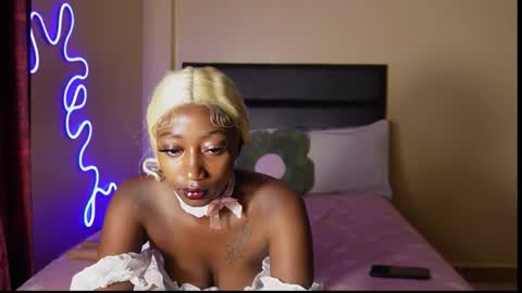 kikiNiaAria online show from 22, 2, 2026