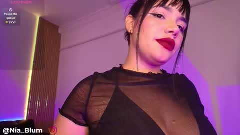Snapshot of nia_blum chatting on 19, 12, 2025 Nia Blum online show from 19, 12, 2025