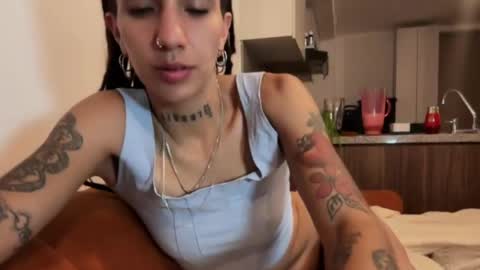 Snapshot of niahhierodula chatting on 20, 5, 2026 niah online show from 20, 5, 2026
