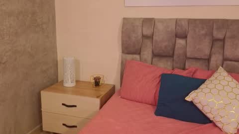 Nicolle  online show from 9, 3, 2026