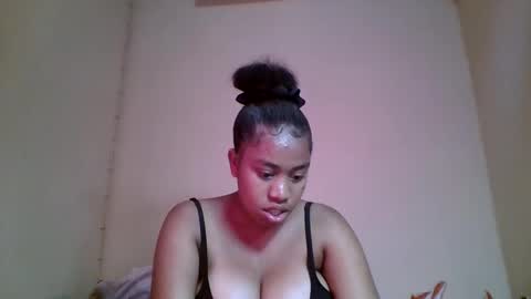 Snapshot of nicelly01 chatting on 13, 5, 2026 nicelly01 online show from 13, 5, 2026