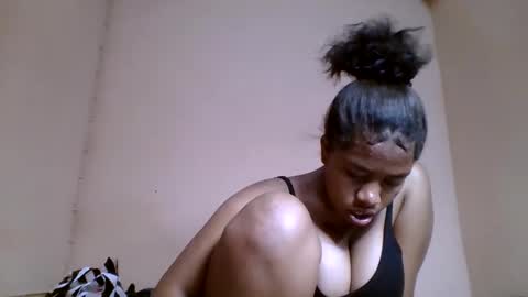 Snapshot of nicelly01 chatting on 18, 5, 2026 nicelly01 online show from 18, 5, 2026