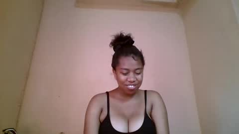 Snapshot of nicelly01 chatting on 19, 5, 2026 nicelly01 online show from 19, 5, 2026