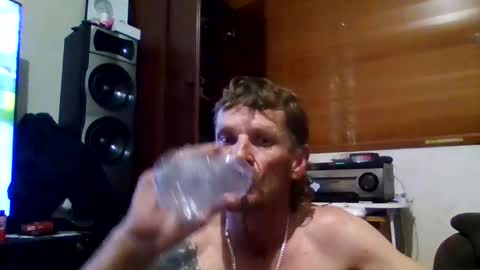 Snapshot of niceozziecockxxx chatting on 8, 5, 2026 Sexiishaine online show from 8, 5, 2026