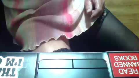 Snapshot of nickibabe1980 chatting on 15, 10, 2025 nickibabe1980 online show from 15, 10, 2025