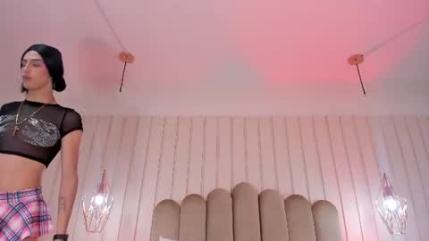 nickiwestt___ online show from 20, 6, 2026