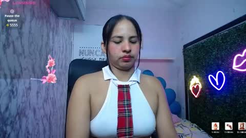 Snapshot of nicol_ross19 chatting on 25, 5, 2026 nicol_ross19 online show from 25, 5, 2026