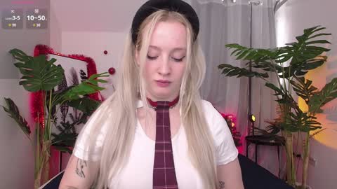 Snapshot of nicole__aniston__ chatting on 5, 1, 2025 Nicole online show from 5, 1, 2025