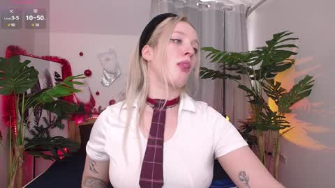 Snapshot of nicole__aniston__ chatting on 5, 1, 2025 Nicole online show from 5, 1, 2025