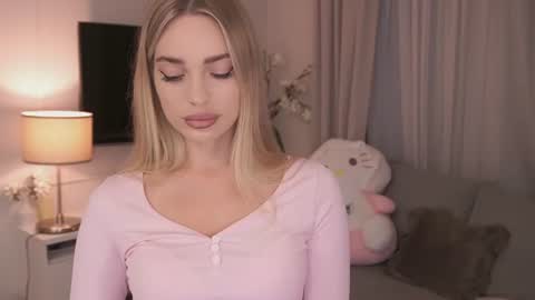 Snapshot of nicole_blueberry chatting on 7, 7, 2026 Nicole online show from 7, 7, 2026