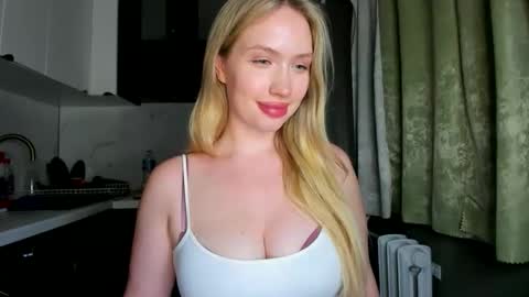 Snapshot of nicole_ricci_ chatting on 5, 10, 2025 Nicole online show from 5, 10, 2025