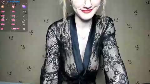 Snapshot of nicoledaviss_ chatting on 12, 6, 2026 NicoleDavis online show from 12, 6, 2026