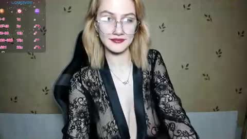 Snapshot of nicoledaviss_ chatting on 4, 7, 2026 NicoleDavis online show from 4, 7, 2026