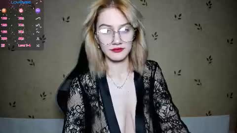 Snapshot of nicoledaviss_ chatting on 5, 7, 2026 NicoleDavis online show from 5, 7, 2026