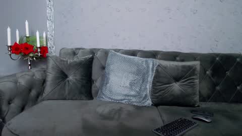 Nicole Domme online show from 9, 1, 2025