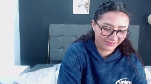 Snapshot of nicolee_8 chatting on 27, 9, 2025 nicolee_8 online show from 27, 9, 2025