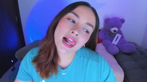 Nicolle online show from 5, 3, 2026