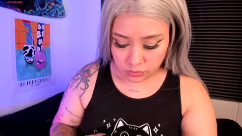 Snapshot of nicoleozzyy chatting on 31, 12, 2024 Nico online show from 31, 12, 2024