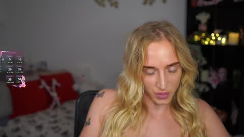 Snapshot of nicolette__shea_ chatting on 20, 12, 2024 nicolette__shea_ online show from 20, 12, 2024