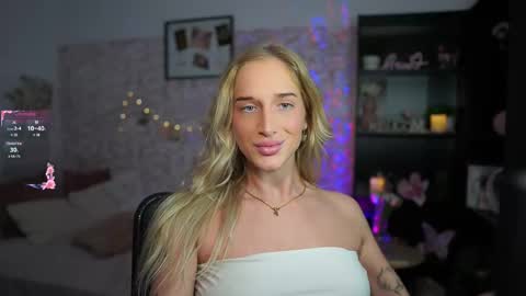 Snapshot of nicolette__shea_ chatting on 9, 3, 2025 nicolette__shea_ online show from 9, 3, 2025