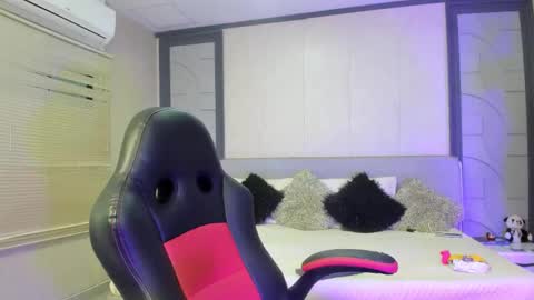 Snapshot of nicolette_white chatting on 6, 11, 2025 Call me Nicolette online show from 6, 11, 2025