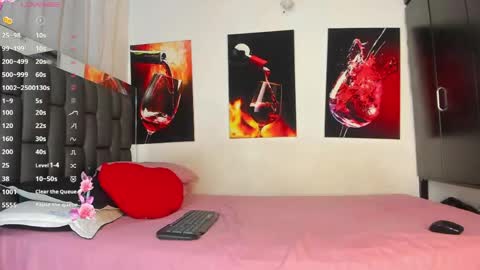 nicolle_hanks1 online show from 25, 4, 2026