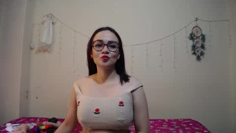 nicolle_sky online show from 21, 1, 2025