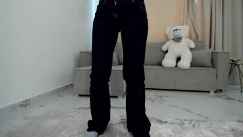 Nicolle online show from 4, 4, 2026