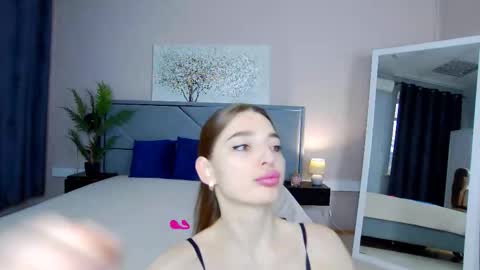 Snapshot of nicolros chatting on 8, 11, 2025 NicolRos online show from 8, 11, 2025