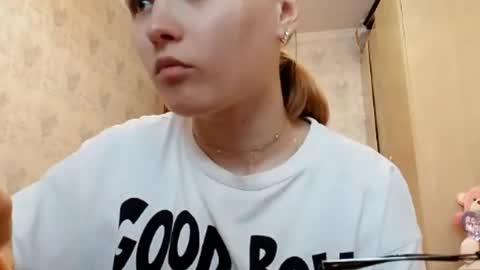 Snapshot of nievesmarchal chatting on 6, 4, 2026 Ella online show from 6, 4, 2026