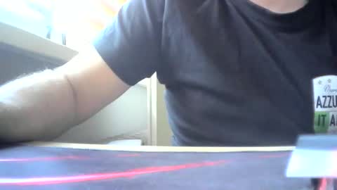 Niewidoczny online show from 8, 3, 2025