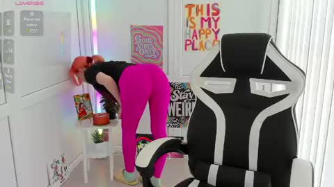 Snapshot of nightleaf_ chatting on 4, 5, 2026 Bestie online show from 4, 5, 2026