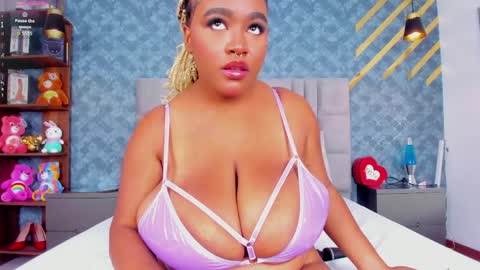 NiiaMoore online show from 6, 4, 2026