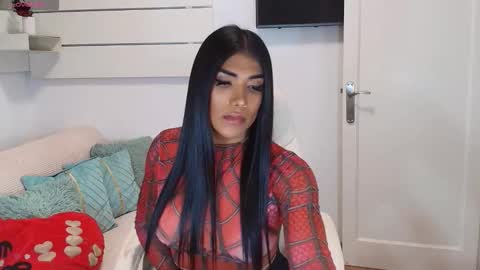 Snapshot of niickylovee chatting on 10, 10, 2025 Nicolle Bustamante online show from 10, 10, 2025