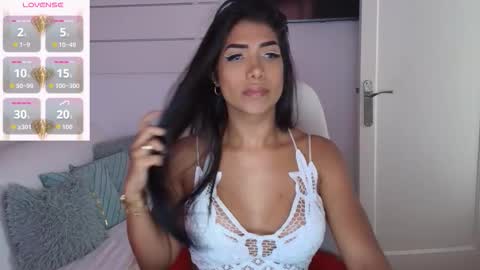 Snapshot of niickylovee chatting on 16, 10, 2025 Nicolle Bustamante online show from 16, 10, 2025