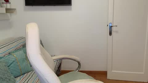 Snapshot of niickylovee chatting on 26, 11, 2025 Nicolle Bustamante online show from 26, 11, 2025