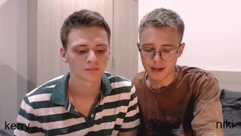 Snapshot of nikikerry_cum_ chatting on 15, 10, 2025 nikikerry_cum_ online show from 15, 10, 2025