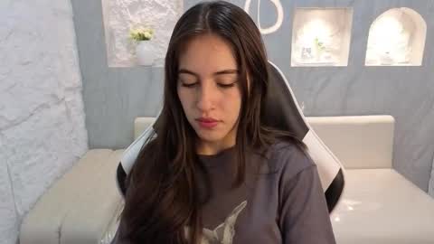 Snapshot of nikka_tx chatting on 19, 11, 2025 Online 2200 to 600 online show from 19, 11, 2025