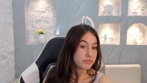 Snapshot of nikka_tx chatting on 4, 12, 2025 Online 2200 to 600 online show from 4, 12, 2025