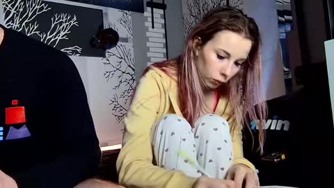 nikki7377 online show from 4, 3, 2025