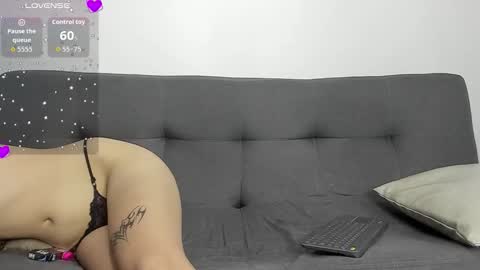 nikki_uwu online show from 4, 12, 2025