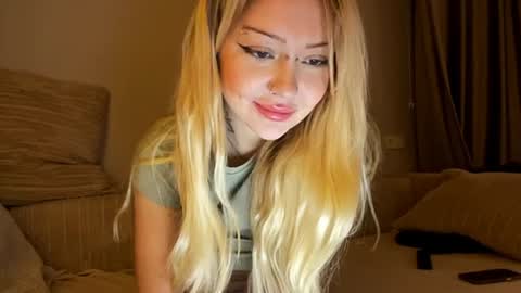 Snapshot of nikki_whatever chatting on 17, 12, 2024 nicolette online show from 17, 12, 2024